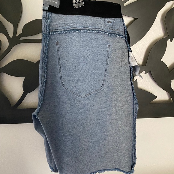 Wit & Wisdom Women Shorts - Picture 11 of 15